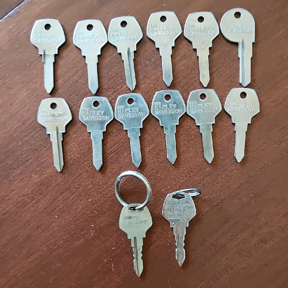 12 Harley-Davidson Uncut Keys & 2 Cut Keys -  Bike / Motorcycle